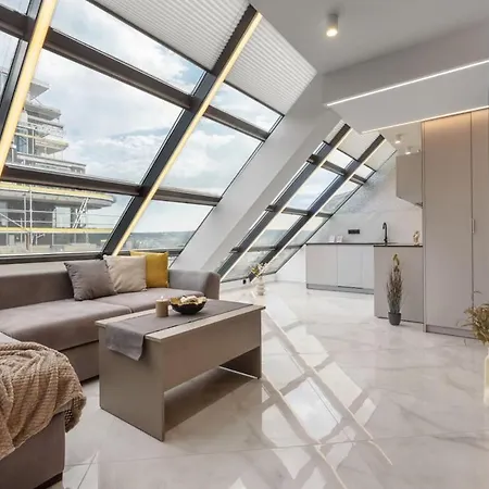 Апартаменти Luxury Skylight Loft & Terrace Center