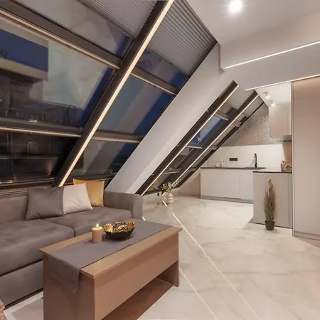 Апартаменти Luxury Skylight Loft & Terrace Center Варна