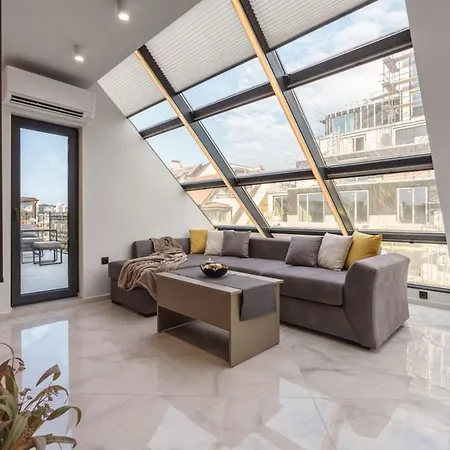 Luxury Skylight Loft & Terrace Center Апартаменти