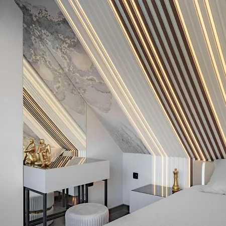 Luxury Skylight Loft & Terrace Center Апартаменти *