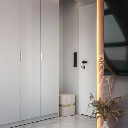 Апартаменти Luxury Skylight Loft & Terrace Center Варна